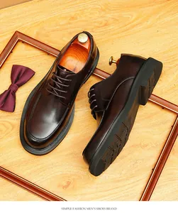Klassische braune Derby-Schuhe für Herren aus poliertem Echtleder mit Schnürung und Gummisohle