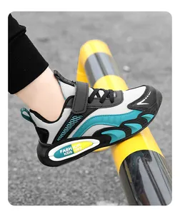 Seitenansicht atmungsaktiver Sport-Sneaker für Jungen in modernen Grautürkis-Farben