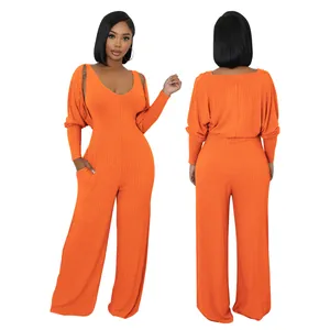 Vorder- und Rückseite des orangefarbenen gerippten Overalls mit passendem Bolero.