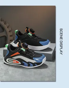 Vista lateral de zapatillas deportivas transpirables para niños con cierre giratorio