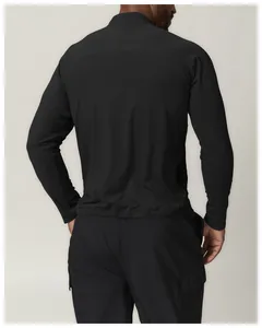 Achteraanzicht van zwart herensportjack met opstaande kraag en ergonomische naden.