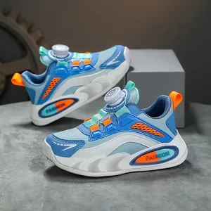 Zapatillas de deporte transpirables para niños con cierre de hebilla giratoria azul naranja.