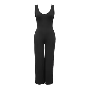 Detaillierte Ansicht des schwarzen ärmellosen Rippstrick-Jumpsuits aus Elastik