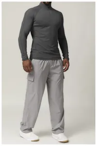 Vue professionnelle du t-shirt de sport gris à manches longues et demi-zip pour homme pour la course