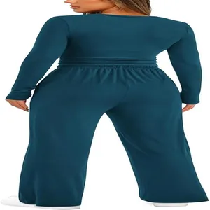 Vue arrière d'un ensemble bleu canard à manches longues avec taille froncée et pantalon large
