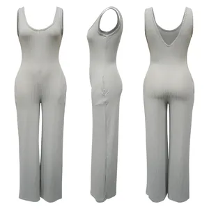 Grauer gerippter ärmelloser Jumpsuit mit weitem Bein in Front-, Seiten- und Rückansicht.