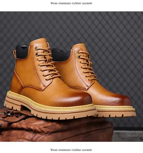 Vue détaillée des bottes Martin en cuir marron rétro pour hommes avec semelles épaisses