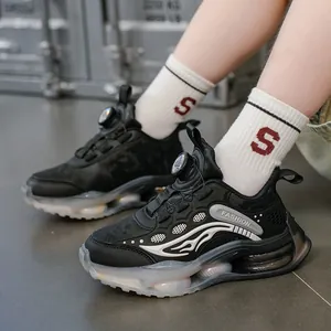 Schwarze Sportschuhe für Jungen mit Drehverschluss und einer dicken weichen Sohle