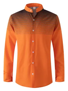Dettaglio del colletto alla coreana e della stampa a pois neri su questa camicia casual arancione