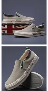 Vue détaillée des mocassins en toile kaki avec semelle en caoutchouc antidérapante