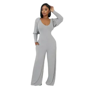 Grauer gerippter zweiteiliger Jumpsuit mit passendem Bolero für Damen im Detail