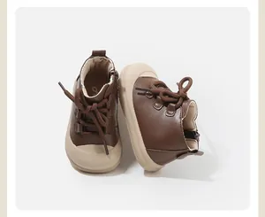 Detaillierte Seitenansicht brauner Baby-Lernlaufschuhe mit praktischem seitlichem Reißverschluss