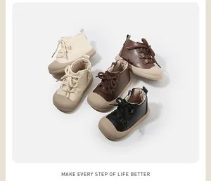 Vielfältige Kinder-High-Top-Sneaker in den Farben Creme, Braun und Schwarz für Babys.