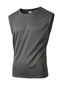 Nahaufnahme des grauen, atmungsaktiven Mesh-Gewebes dieses Herren-Sport-Tanktops.