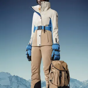 Fibbia magnetica professionale per giacche da sci e zaini in scena di montagna innevata