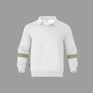 Detail van het witte zware polo sweatshirt met lange mouwen en contrast mouwstrepen.