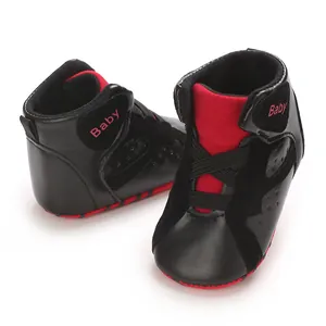 Hoge babysportschoenen van zwart en rood PU-leer met zachte antislipzolen voor baby's