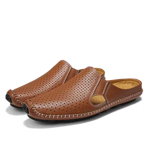 Eleganti sabot da uomo in pelle marrone con design traforato traspirante estivo