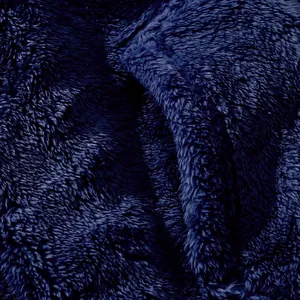 Primo piano della trama del tessuto in pile double-face blu navy per calda giacca invernale