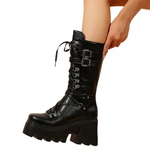 Bottes à plateforme style punk noires avec boucles et lacets