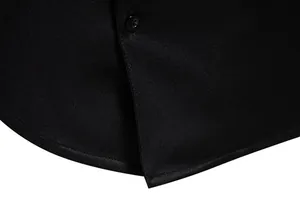 Vista detallada del dobladillo y el botón de una camisa casual negra para hombre hoy.