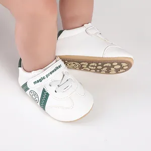 Weiche weiß-grüne Baby-Lauflernschuhe mit praktischem Klettverschluss für Babys