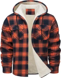 Detailansicht der orangefarbenen Herren-Kapuzenjacke mit warmem weißem Fleece-Futter