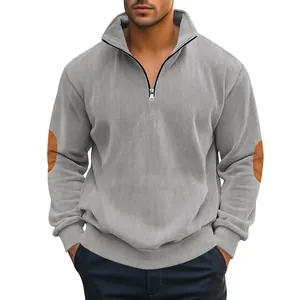 Nahaufnahme der schweren Cordstruktur und des halben Reißverschlusses des grauen Herren-Sweatshirts