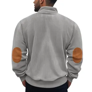 Rückansicht eines grauen Cord-Sweatshirts mit halbem Reißverschluss und Ellbogen-Patches