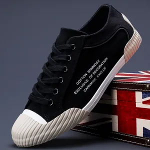 Klassische schwarze Herren-Casual-Canvas-Schuhe mit strukturierter weißer Zehenkappe