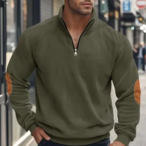 Detaillierte Ansicht des schweren Cord-Herren-Sweatshirts mit halbem Reißverschluss