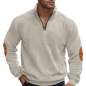 Detailansicht eines beigen Cord-Sweatshirts für Herren mit modischen Ellbogen-Patches