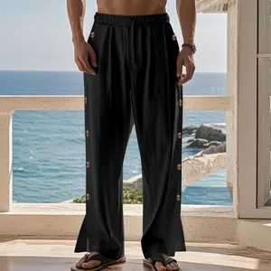 Détail du pantalon décontracté en lin noir pour homme avec cordon de serrage et boutons.
