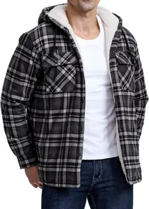 Professionelle Detailansicht der karierten Herren-Flanelljacke mit weißem Fleecefutter