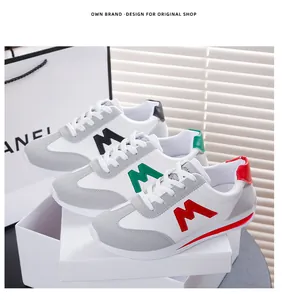 Detailansicht modischer Damen-Sneaker in den Farbvarianten Rot, Grün und Schwarz