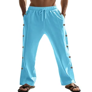 Détail du pantalon en lin bleu clair pour homme avec cordon et boutons latéraux