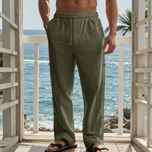 Détail du pantalon en lin vert armée pour hommes avec boutons latéraux et cordon