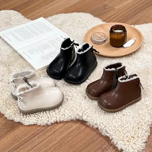 Botas de cuero cálidas para niñas con ribete de encaje y forro polar