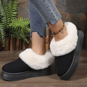 Détail de bottes de neige à plateforme noires pour femmes avec bordure en fourrure blanche