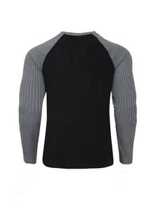 Vista posteriore della maglietta a maniche lunghe a costine da uomo con maniche raglan