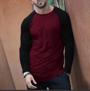 T-shirt da uomo a maniche lunghe slim fit con girocollo e maniche raglan a contrasto.