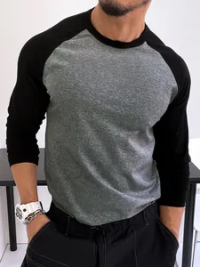 Primo piano del tessuto e della vestibilità della t-shirt slim fit raglan grigio e nero