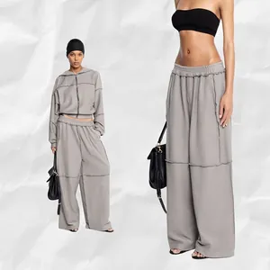 Vue d'ensemble et détail d'un ensemble gris avec sweat à capuche et pantalon large