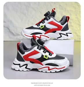 Detailansicht der Kinder-Winterlaufschuhe mit Fleecefutter und praktischem Drehverschlusssystem.