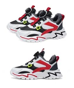 Detailansicht von Winter-Laufschuhen für Jungen mit dickem, warmem Kunstfellfutter