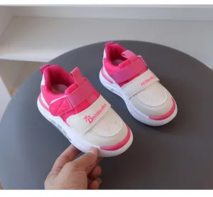 Baskets lumineuses LED roses et blanches pour enfants avec attaches velcro