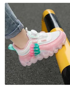 Detailansicht der pink-weißen, atmungsaktiven Mesh-Sneaker für Mädchen (6-12 J.).