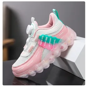 Detailansicht der rosa Mädchen-Sneaker mit praktischem Drehverschluss und Luftsohle