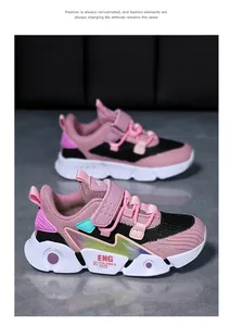 Vue latérale des baskets en maille respirante rose et noir pour enfants actifs