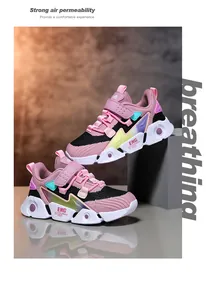 Détail des baskets en mesh respirant pour enfants, rose et noir, à semelles épaisses